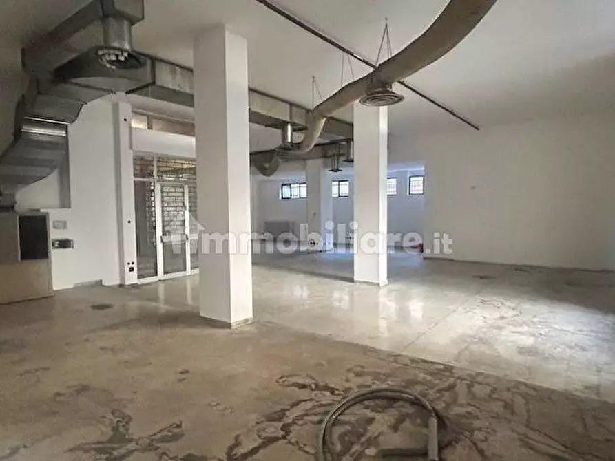 Immagine 2 di Locale commerciale in affitto  in Lungarno Cristoforo Colombo 50 a Firenze