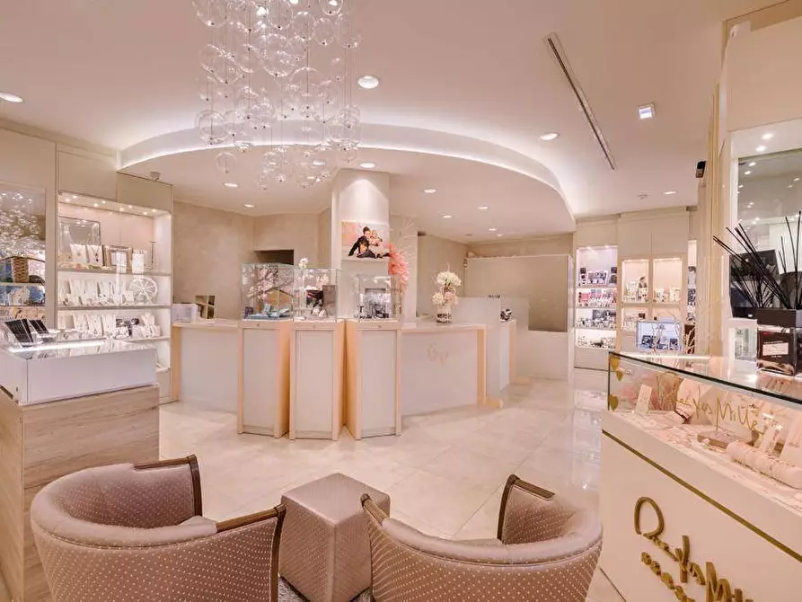 Immagine 5 di Locale commerciale in affitto  in Viale Donato Giannotti 44 a Firenze