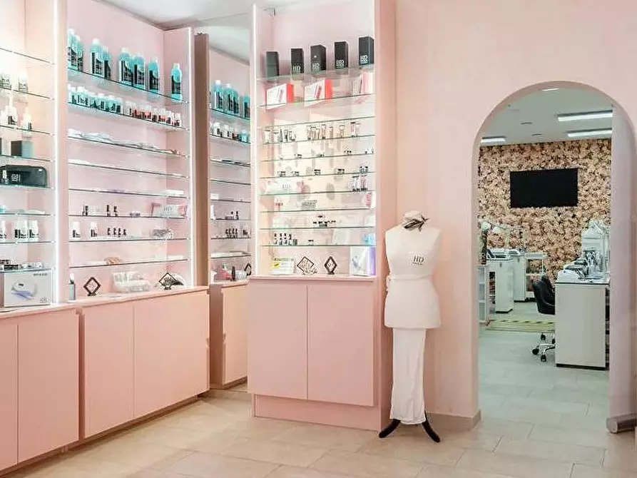 Immagine 1 di Locale commerciale in affitto  in Viale Donato Giannotti 44 a Firenze