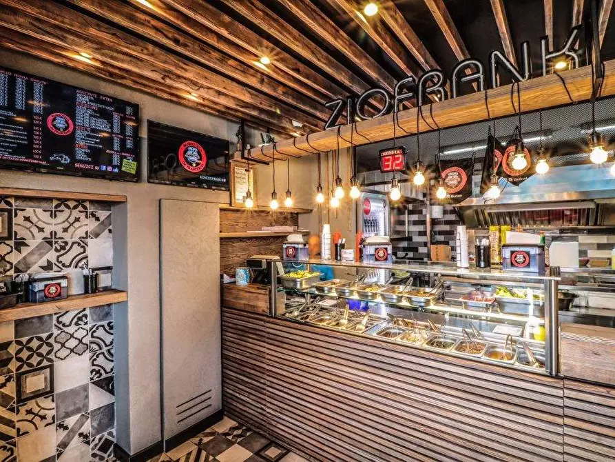 Immagine 1 di Attività commerciale in vendita  in Viale Dei Mille 25 a Firenze