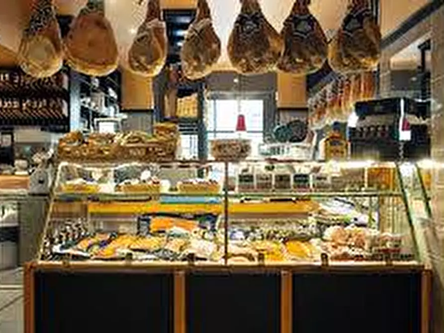 Immagine 4 di Attività commerciale in vendita  in Viale Dei Mille 25 a Firenze