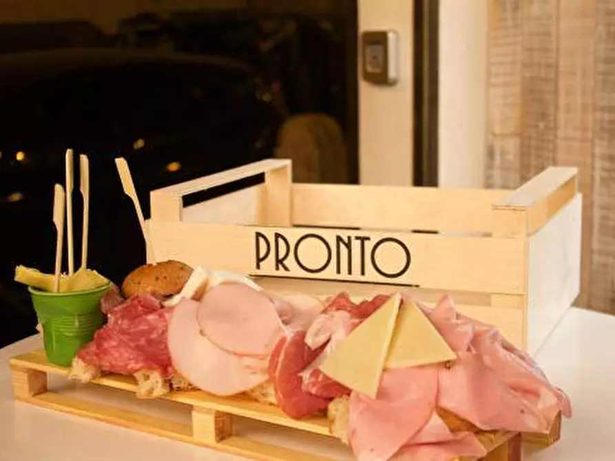 Immagine 7 di Attività commerciale in vendita  in Viale Dei Mille 25 a Firenze