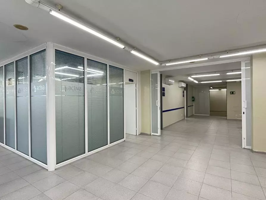 Immagine 4 di Locale commerciale in affitto  in Viale Francesco Redi 4 a Firenze