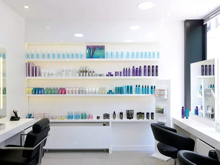 Immagine 2 di Locale commerciale in affitto  in Viale Europa 183 a Firenze