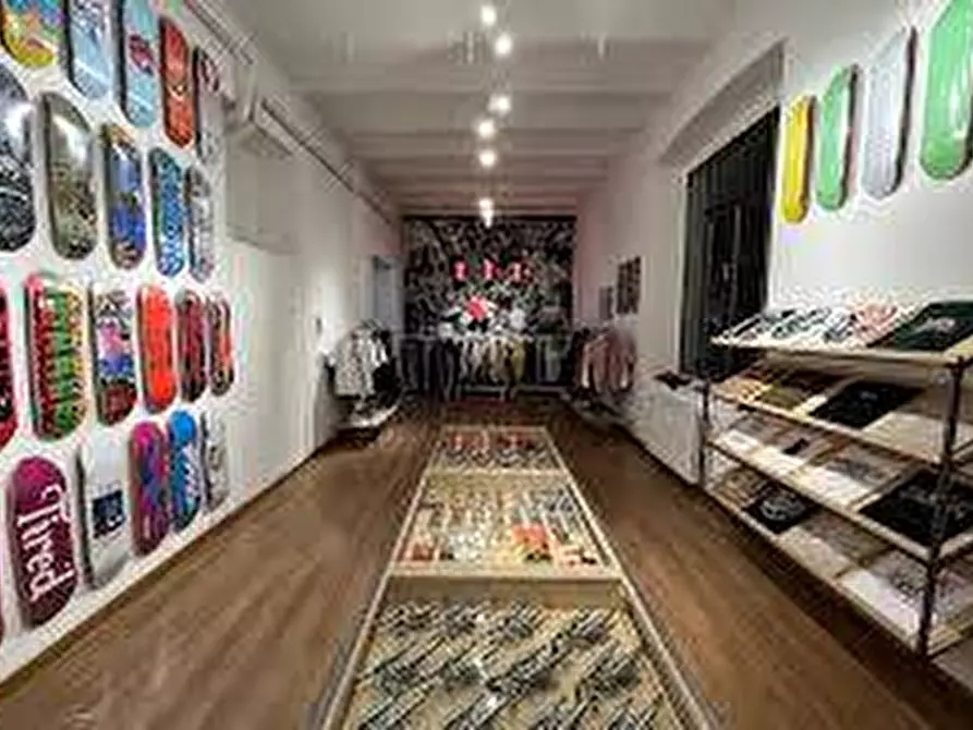 Immagine 4 di Attività commerciale in vendita  in Via Vincenzo Gioberti 70 a Firenze