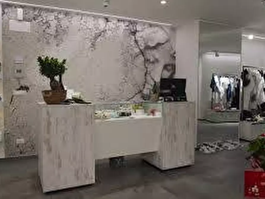 Immagine 5 di Attività commerciale in vendita  in Via Vincenzo Gioberti 70 a Firenze