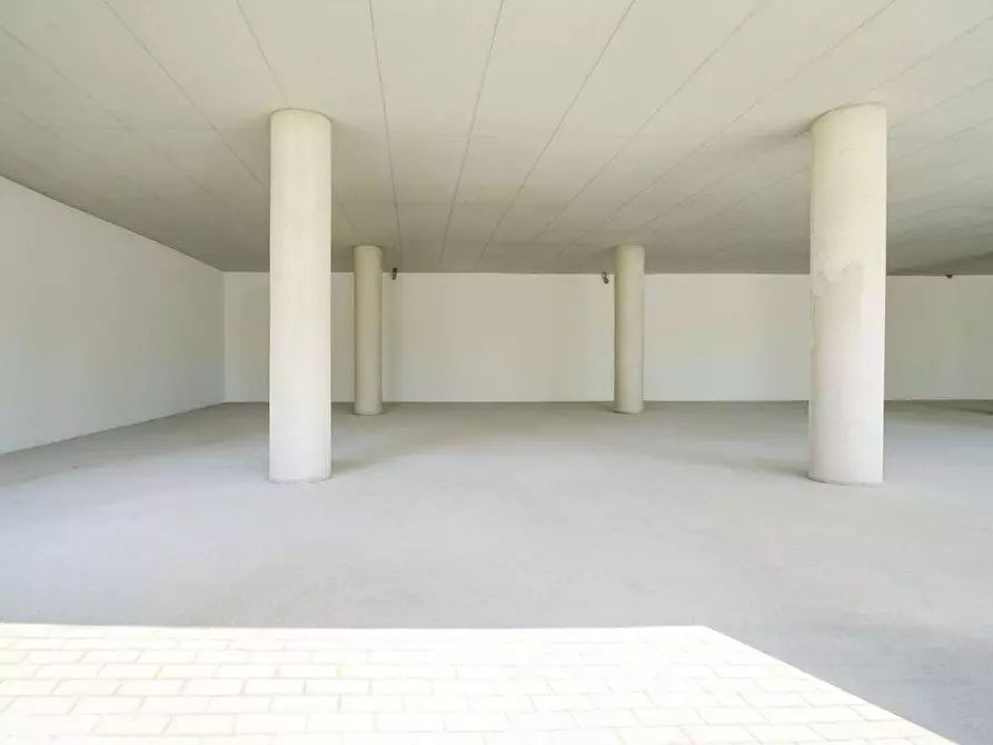 Immagine 1 di Locale commerciale in affitto  in Piazza Della Liberta' a Firenze