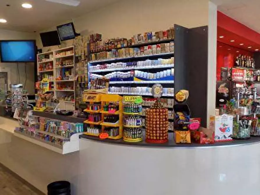 Immagine 3 di Attività commerciale in vendita  in Via Faenza a Firenze