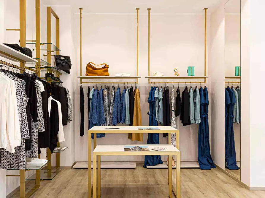 Immagine 4 di Locale commerciale in vendita  in Via Aretina a Firenze