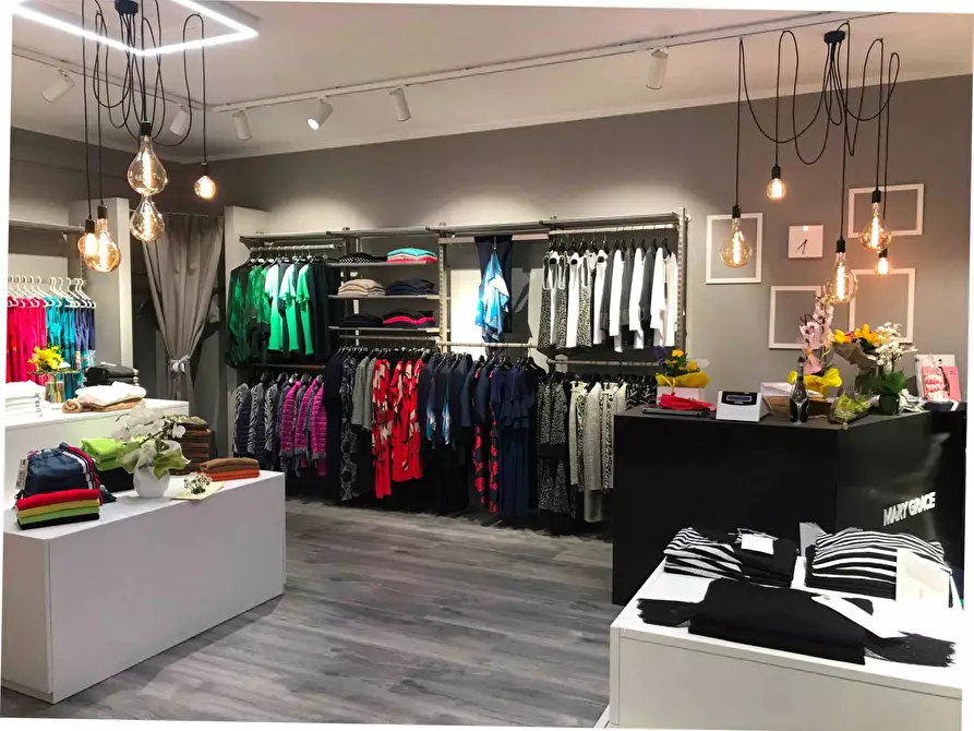 Immagine 6 di Locale commerciale in vendita  in Via Aretina a Firenze