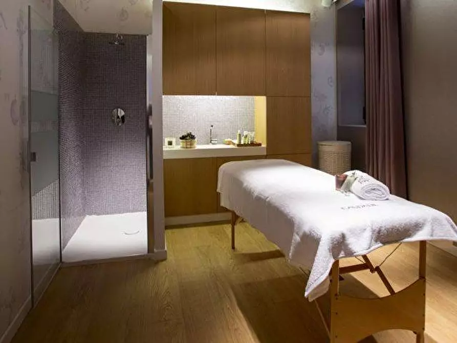 Immagine 5 di Locale commerciale in affitto  in Via Del Gignoro a Firenze