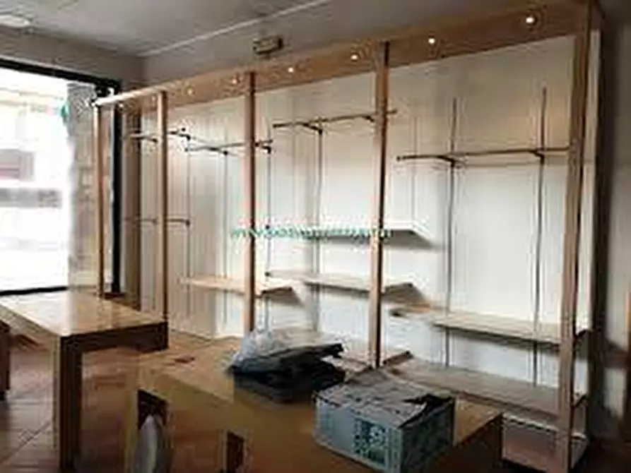 Immagine 6 di Locale commerciale in affitto  in Via Del Gignoro a Firenze
