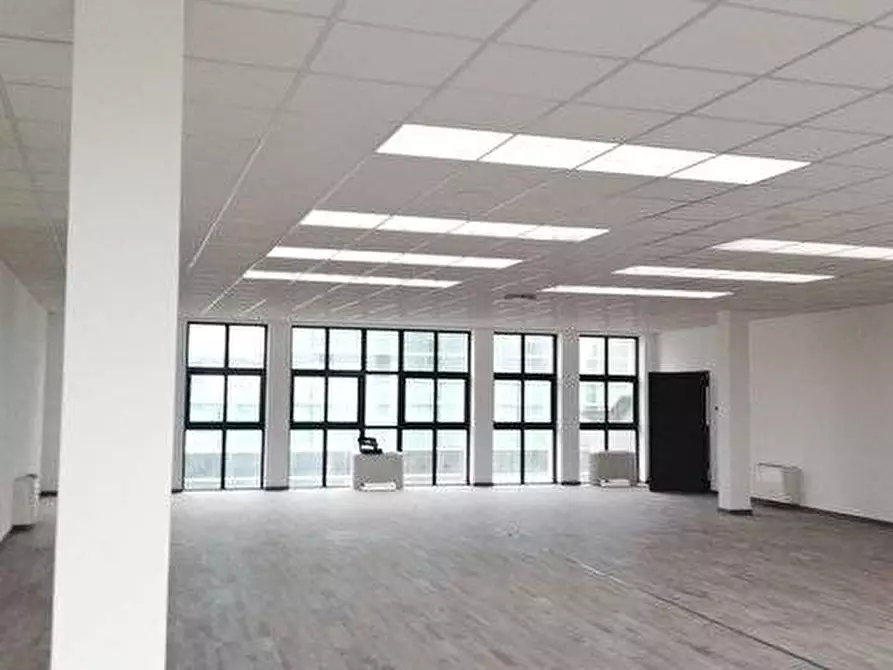 Immagine 1 di Locale commerciale in affitto  in Via Maragliano 105 a Firenze