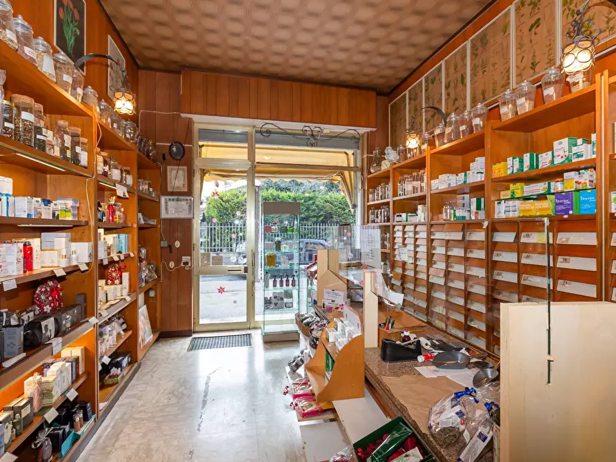 Immagine 3 di Locale commerciale in vendita  in Via Val Della Torre 84 a Torino