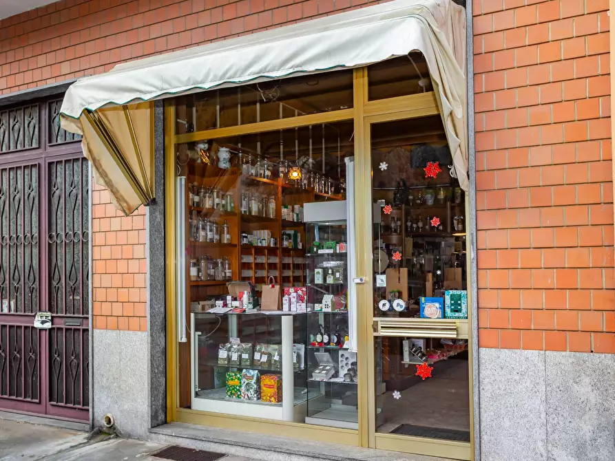 Immagine 1 di Locale commerciale in vendita  in Via Val Della Torre 84 a Torino