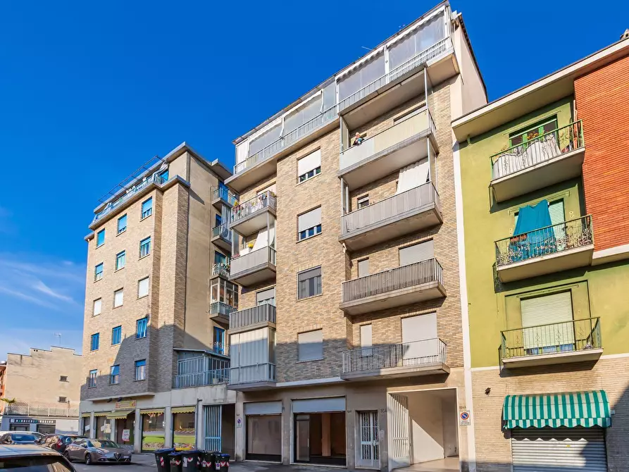 Immagine 1 di Locale commerciale in vendita  in Via Verolengo 184 a Torino