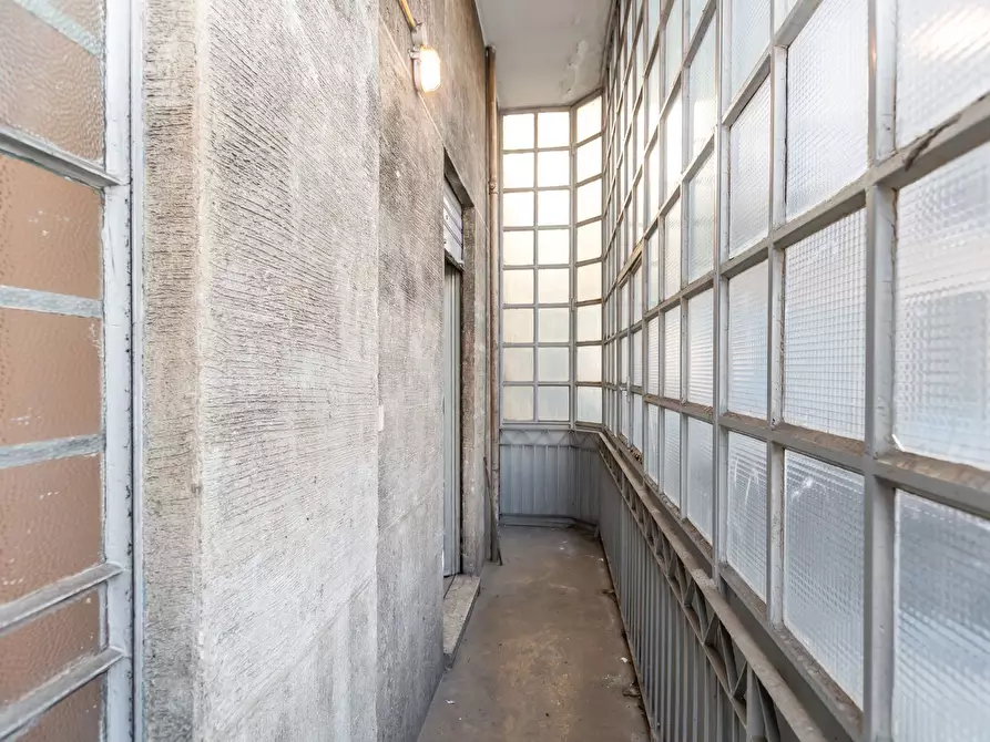 Immagine 5 di Locale commerciale in vendita  in Via Verolengo 184 a Torino