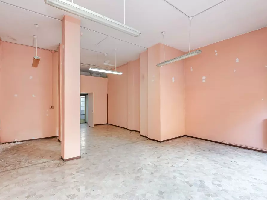 Immagine 6 di Locale commerciale in vendita  in Via Verolengo 184 a Torino