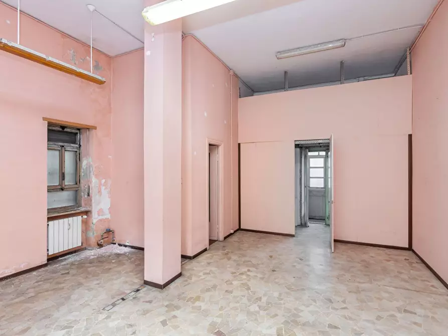 Immagine 7 di Locale commerciale in vendita  in Via Verolengo 184 a Torino