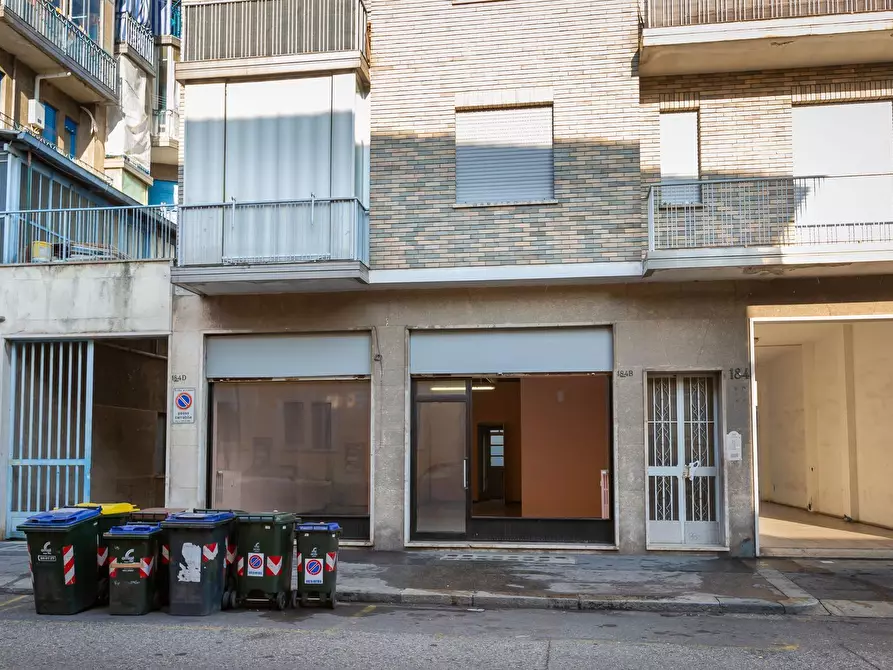 Immagine 13 di Locale commerciale in vendita  in Via Verolengo 184 a Torino