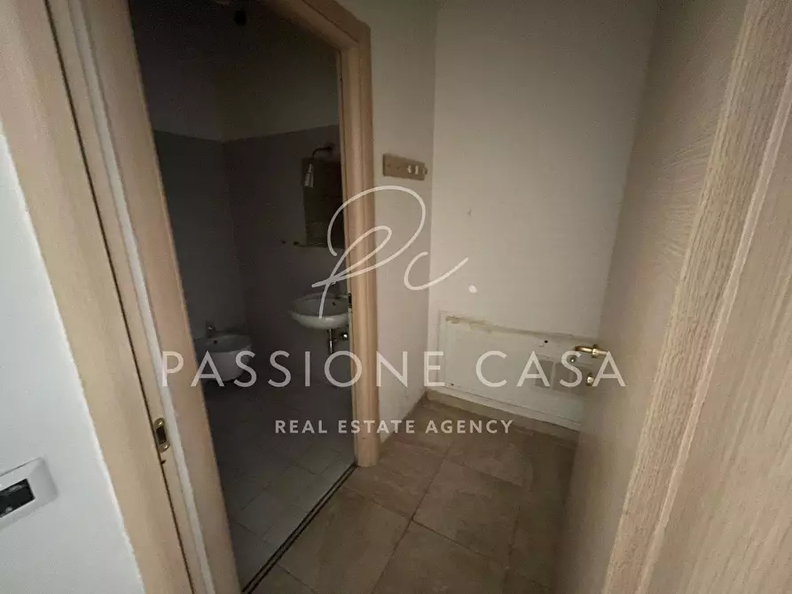 Immagine 10 di Negozio in affitto  in via Roma 23 a Segrate