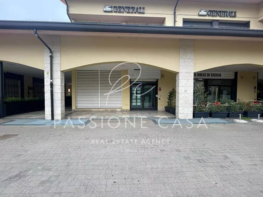 Immagine 14 di Negozio in affitto  in via Roma 23 a Segrate