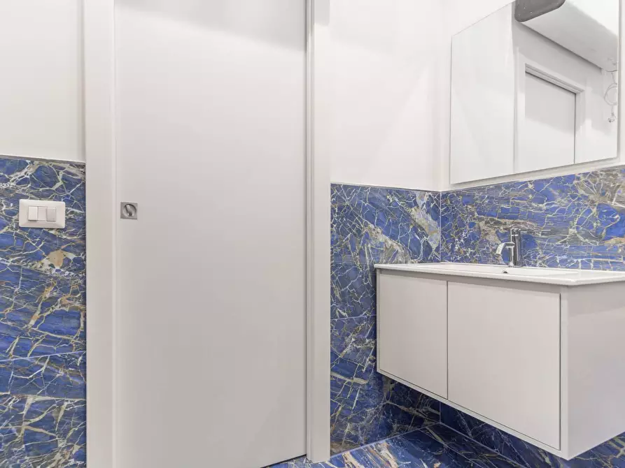 Immagine 10 di Appartamento in vendita  in Viale Enrico Martini 9 a Milano