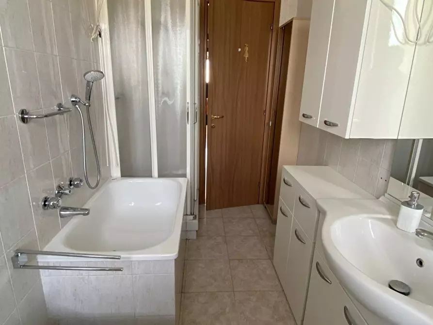 Immagine 19 di Appartamento in affitto  in Via Giovanni Battista Cassinis 77 a Milano