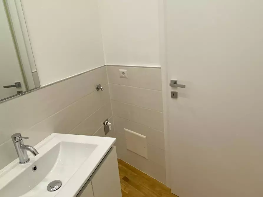 Immagine 17 di Appartamento in vendita  in Viale Enrico Martini 9 a Milano