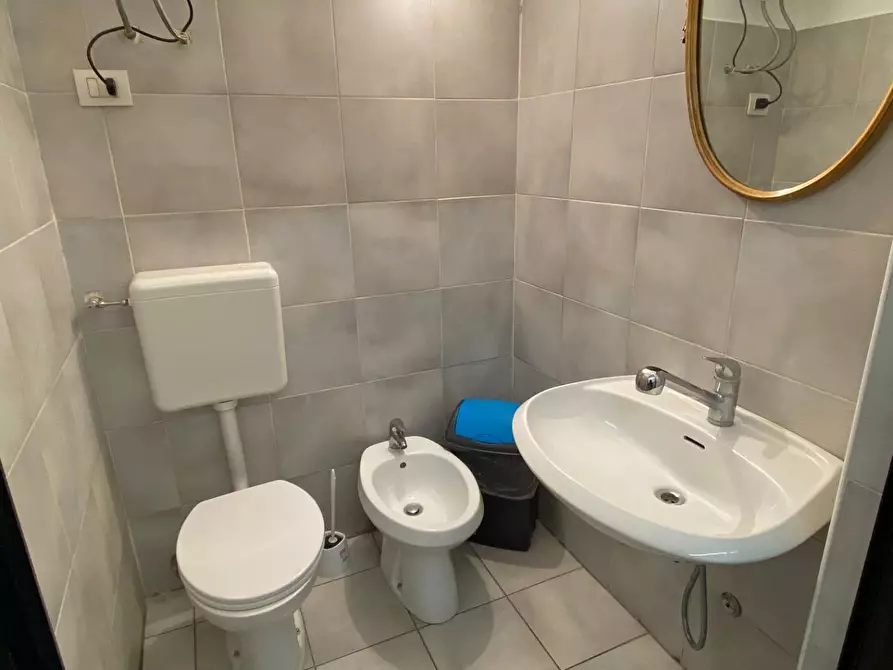 Immagine 11 di Locale commerciale in vendita  in Viale Monte Nero 19 a Milano