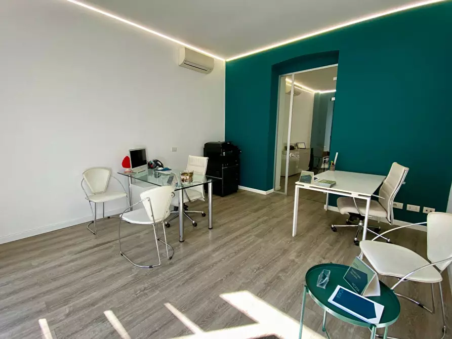 Immagine 2 di Locale commerciale in vendita  in Viale Monte Nero 19 a Milano