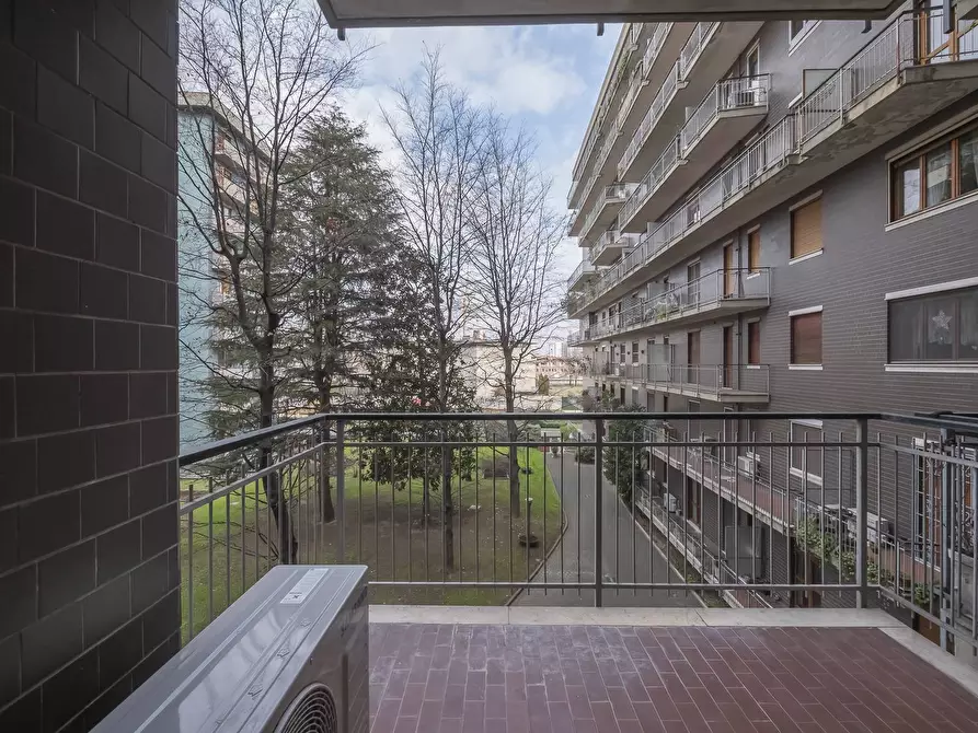 Immagine 5 di Appartamento in vendita  in Via Giambellino 131/3 a Milano