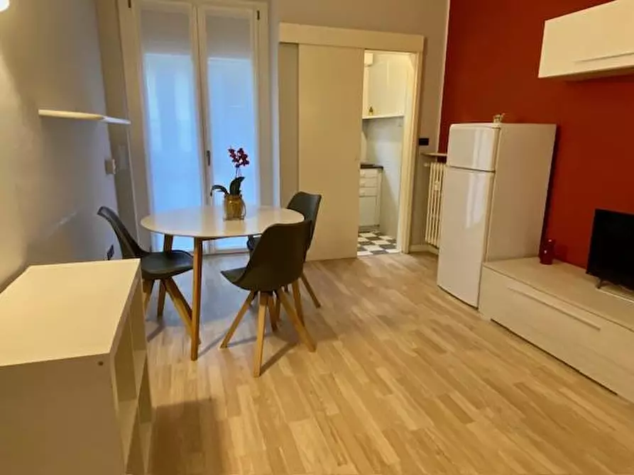 Immagine 3 di Appartamento in affitto  in Via Macedonio Melloni 17 a Milano