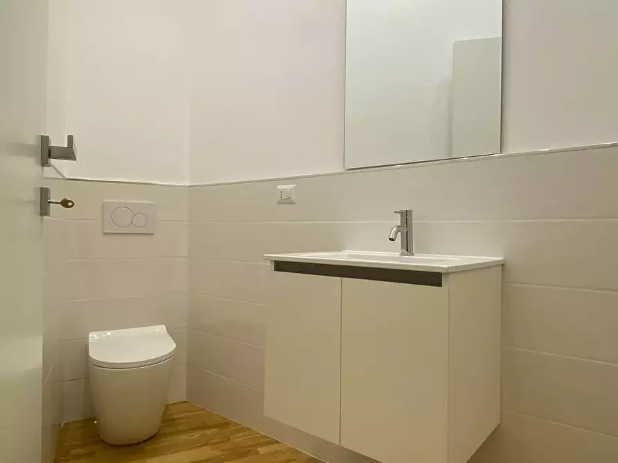 Immagine 15 di Appartamento in vendita  in Viale Enrico Martini 9 a Milano