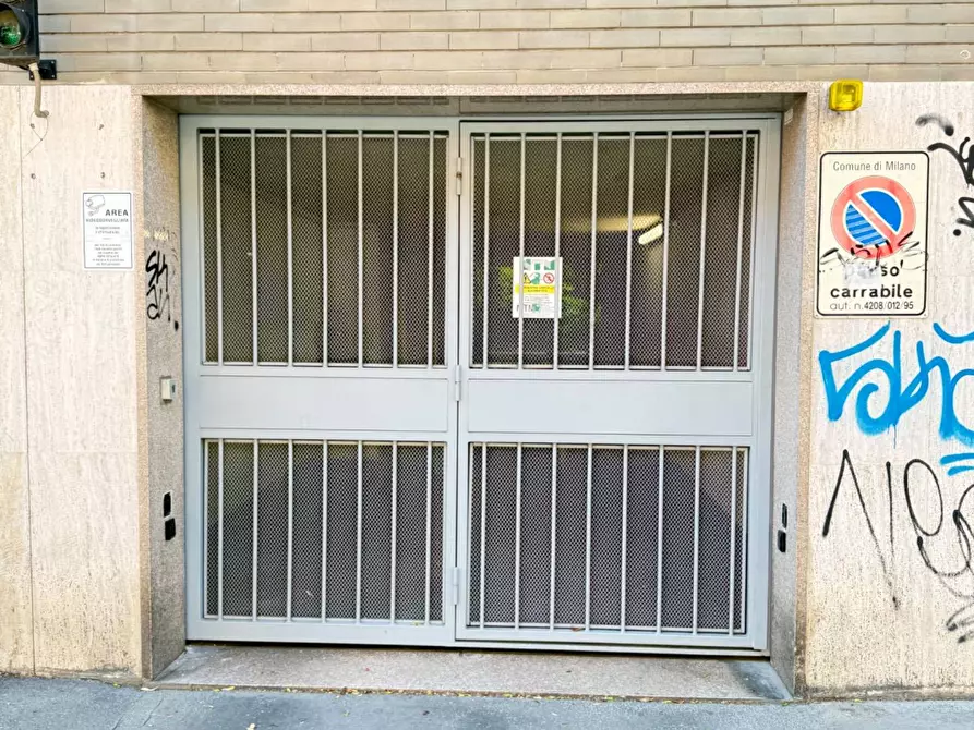 Immagine 1 di Box auto in vendita  in Via Cesare Balbo 11 a Milano