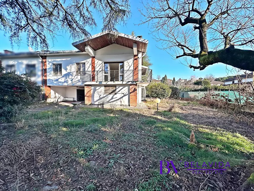 Immagine 33 di Villa in vendita  in Via Lussemburgo 49 a Ispra