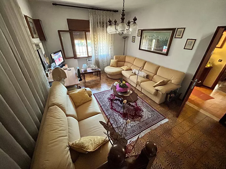 Immagine 25 di Villa in vendita  in via volturno 19 a Rovigo