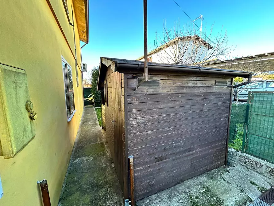 Immagine 38 di Villa in vendita  in via volturno 19 a Rovigo