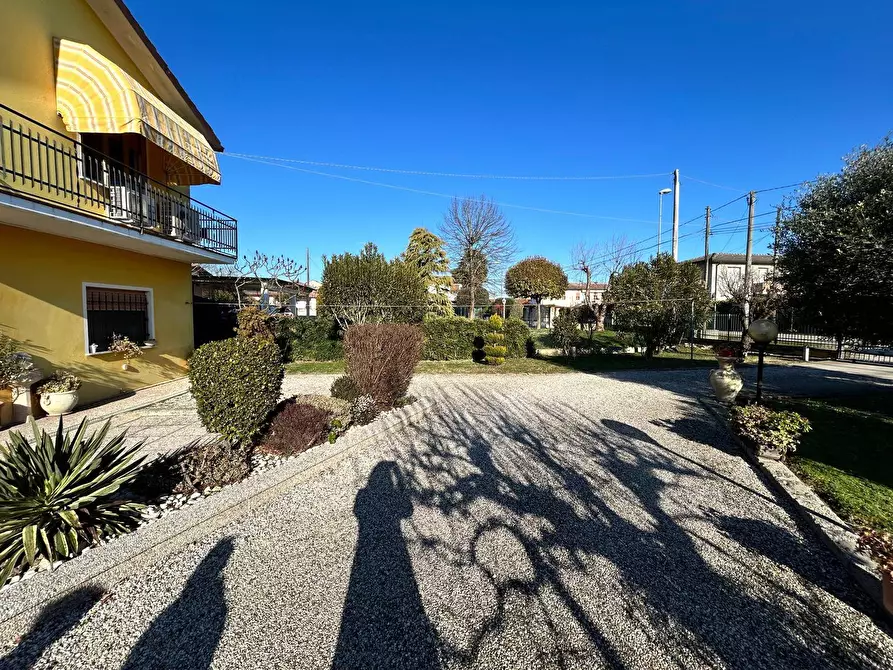 Immagine 43 di Villa in vendita  in via volturno 19 a Rovigo