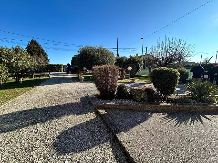 Immagine 45 di Villa in vendita  in via volturno 19 a Rovigo