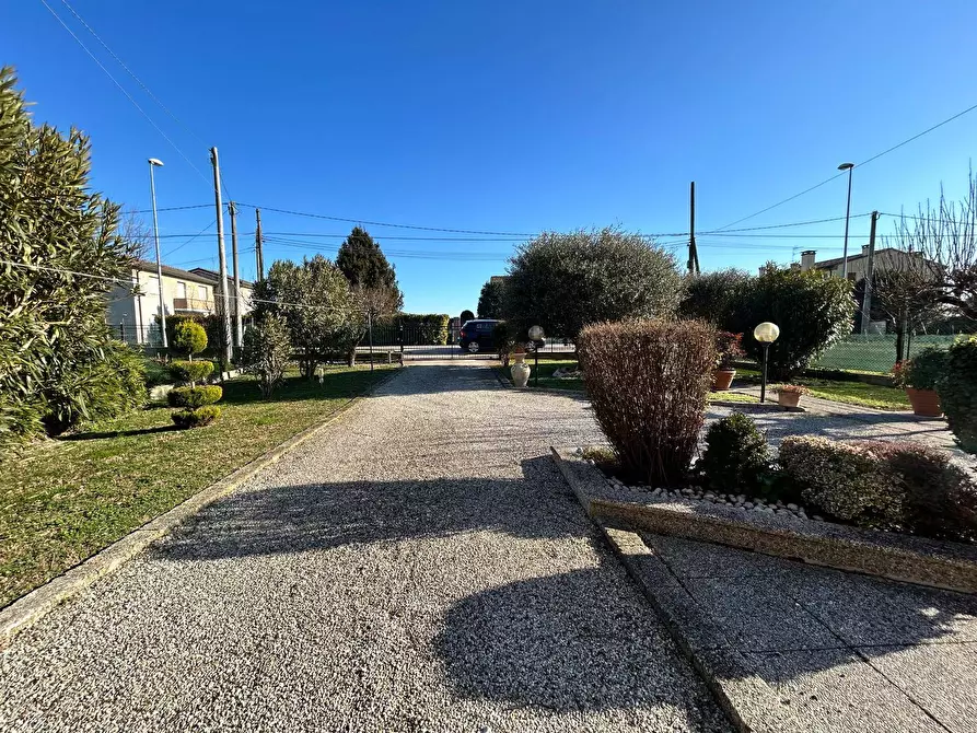Immagine 46 di Villa in vendita  in via volturno 19 a Rovigo