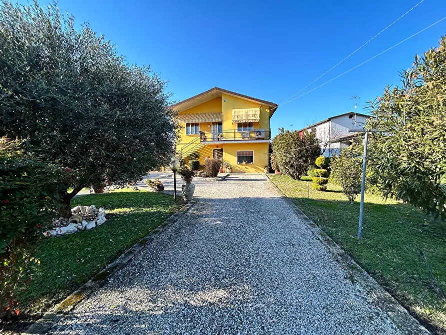 Immagine 47 di Villa in vendita  in via volturno 19 a Rovigo