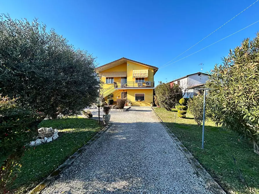 Immagine 49 di Villa in vendita  in via volturno 19 a Rovigo