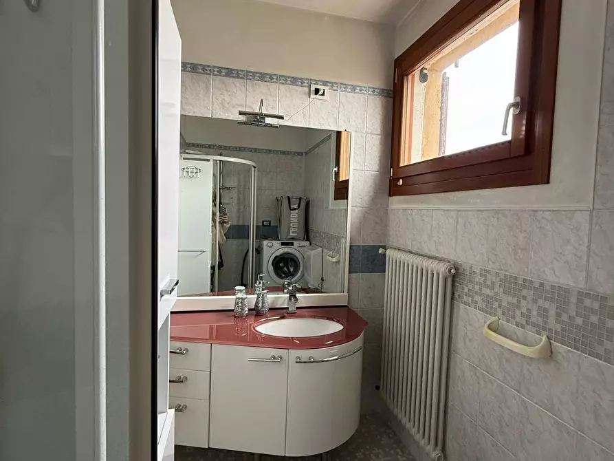 Immagine 9 di Appartamento in vendita  in via ippolito Nievo 4 a Rovigo