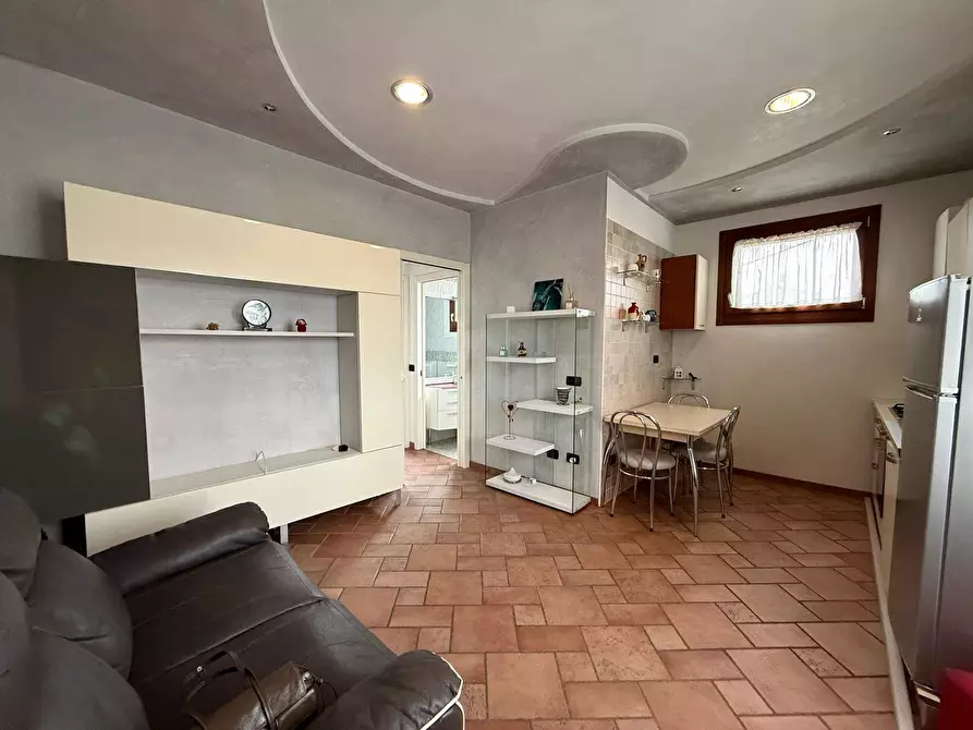 Immagine 1 di Appartamento in vendita  in via ippolito Nievo 4 a Rovigo