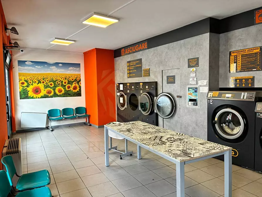 Immagine 10 di Attività commerciale in vendita  in VIA D'ARNOLFO 12 a Biassono