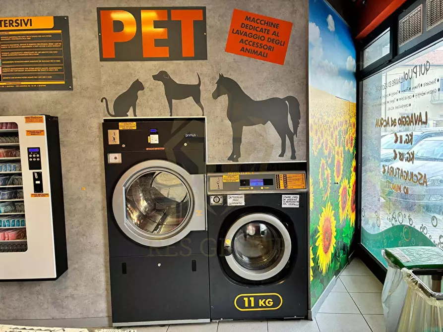 Immagine 11 di Attività commerciale in vendita  in VIA D'ARNOLFO 12 a Biassono