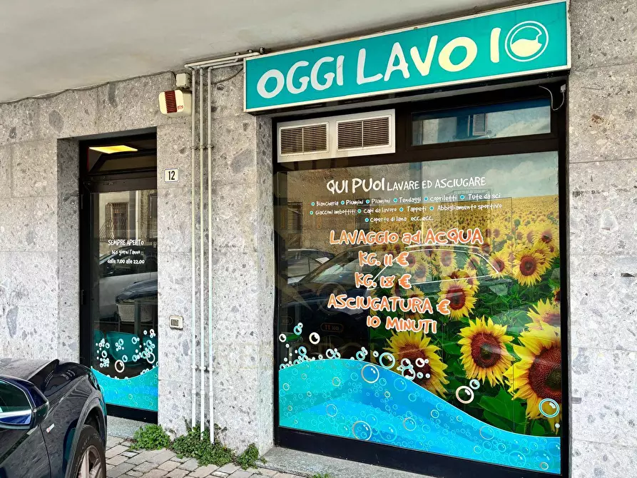 Immagine 2 di Attività commerciale in vendita  in VIA D'ARNOLFO 12 a Biassono