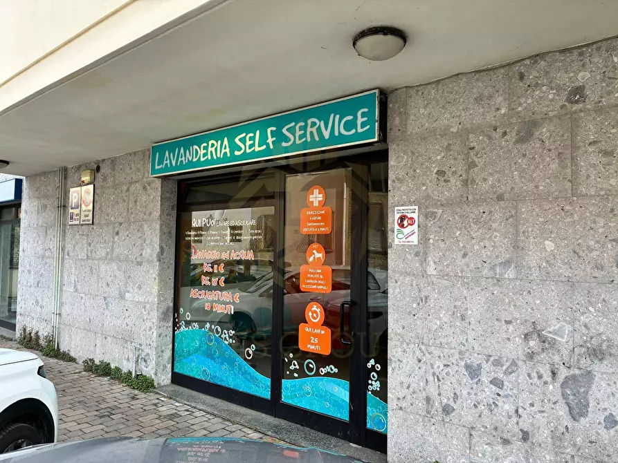 Immagine 3 di Attività commerciale in vendita  in VIA D'ARNOLFO 12 a Biassono