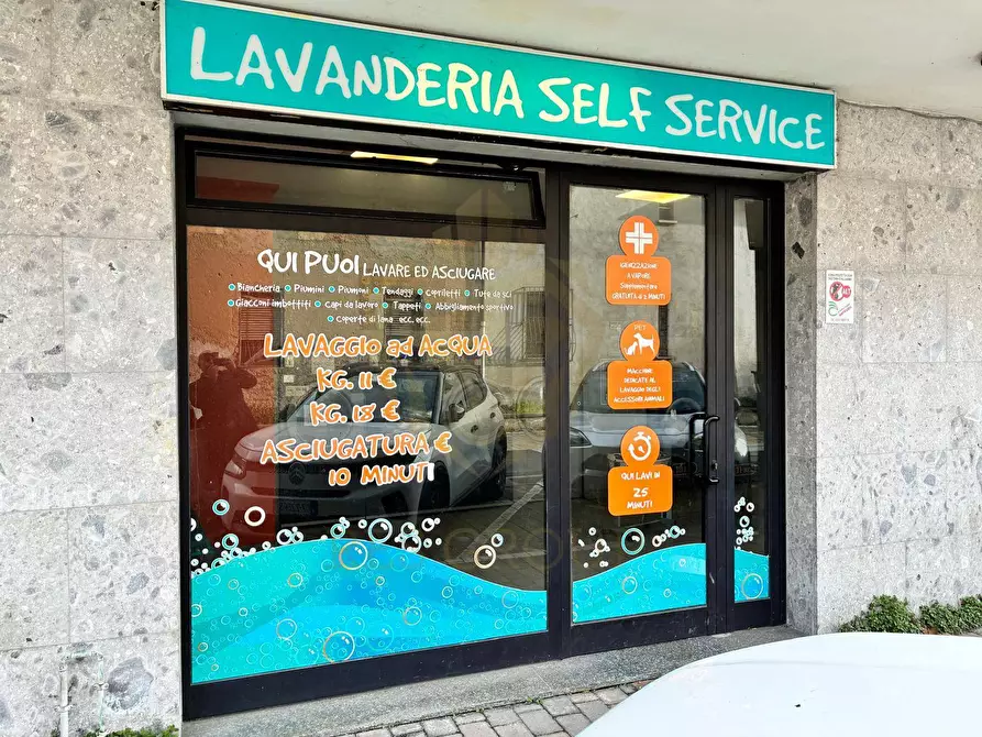 Immagine 5 di Attività commerciale in vendita  in VIA D'ARNOLFO 12 a Biassono